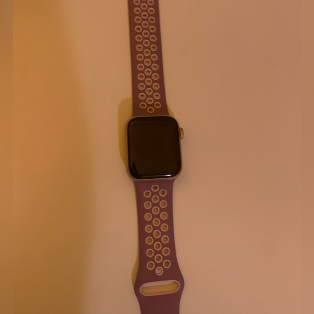 2019 Series 4 Apple Watch Rose Gold. GPS and Heat Monitor